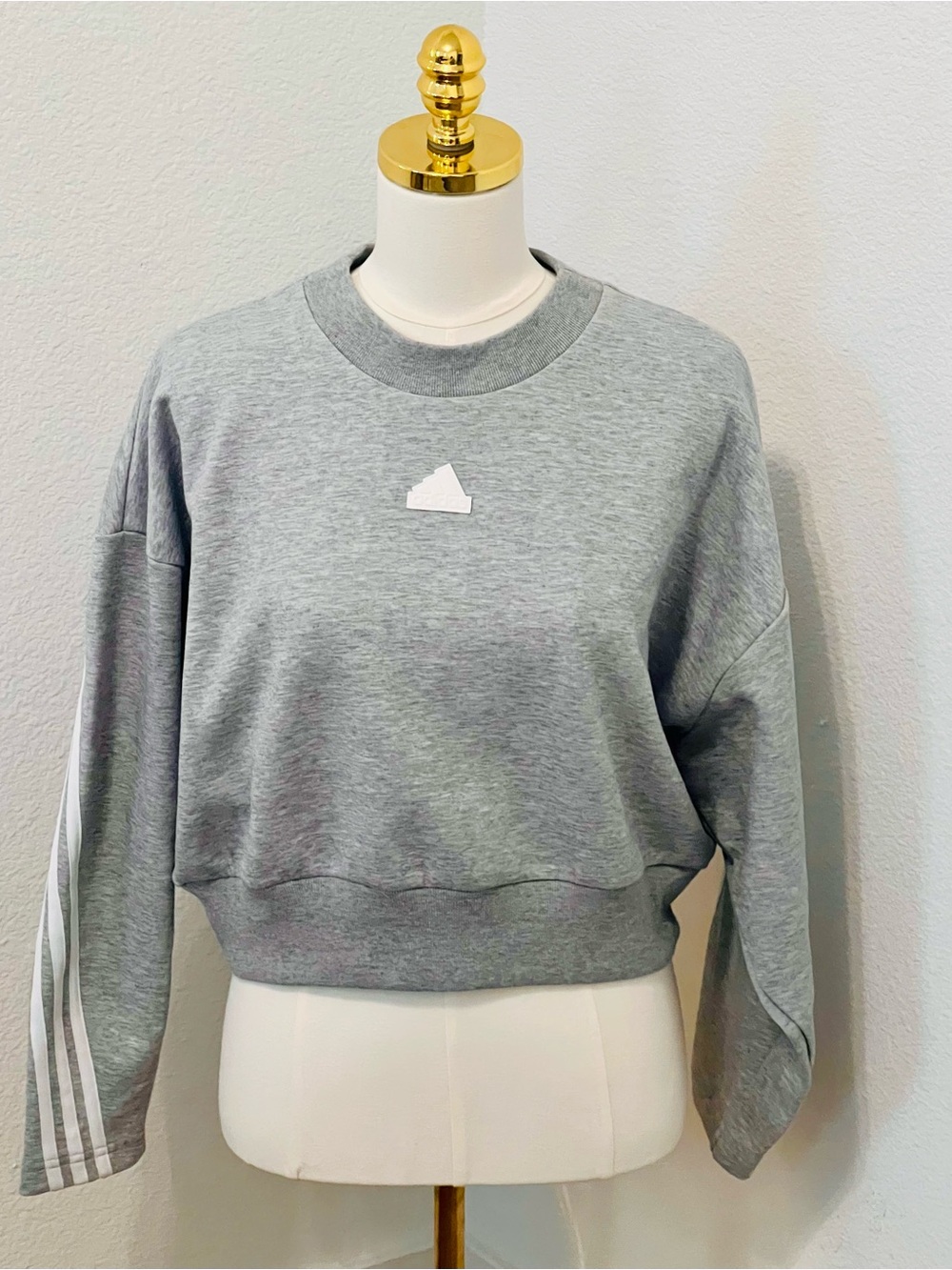 Adidas Future Icons 3-Stripes Cropped Sweatshirt Gray White Logo  L - Picture 4 of 10